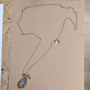 Chic Gold Necklace with Pendant